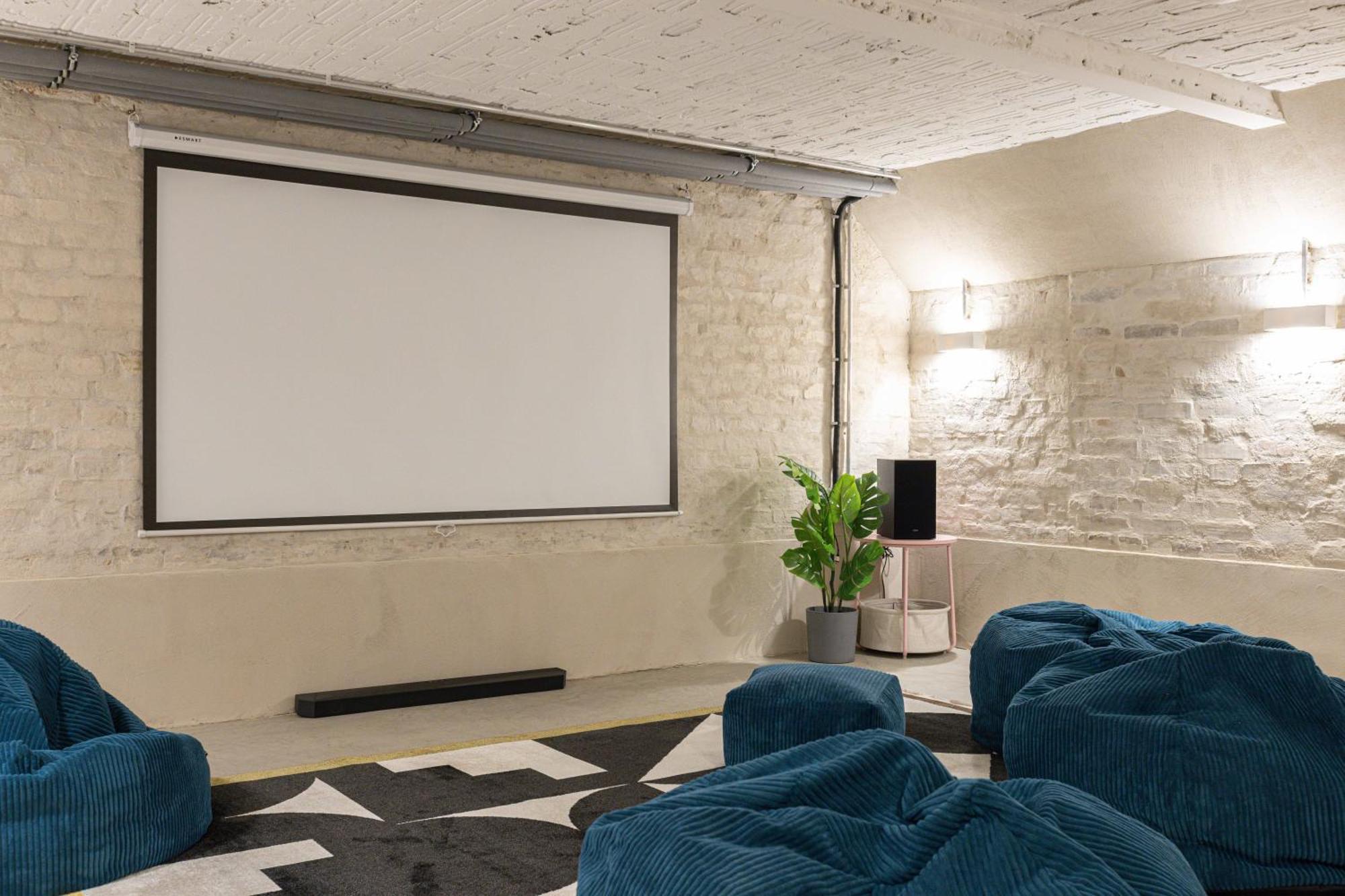 3 Bdr In Prenzlauer Berg With Cinema Appartement Berlijn
